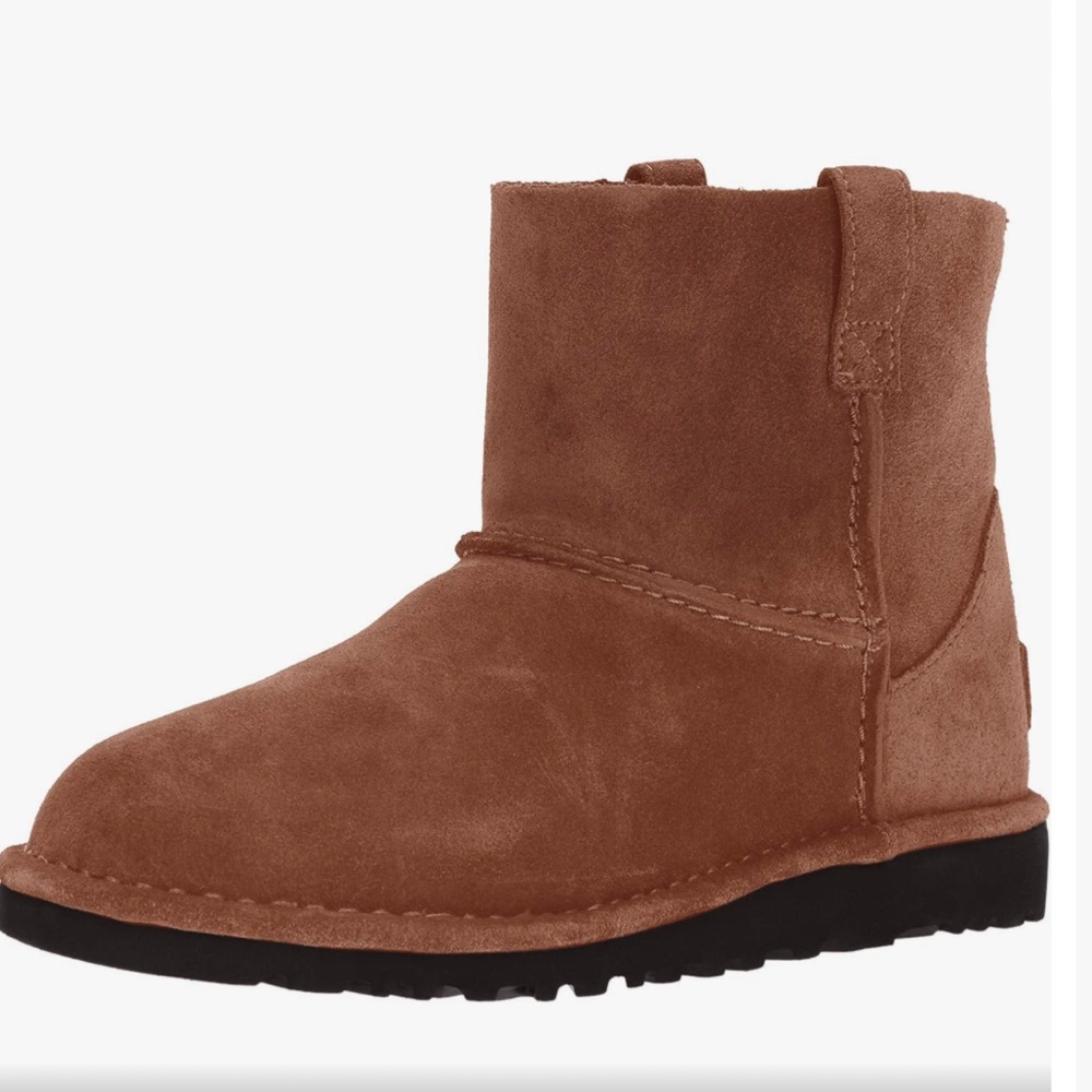 UGG Tan suede unlined pull on boots sz 8